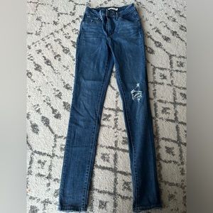 Size 26 gently used 721 Levi’s High Rise Skinny